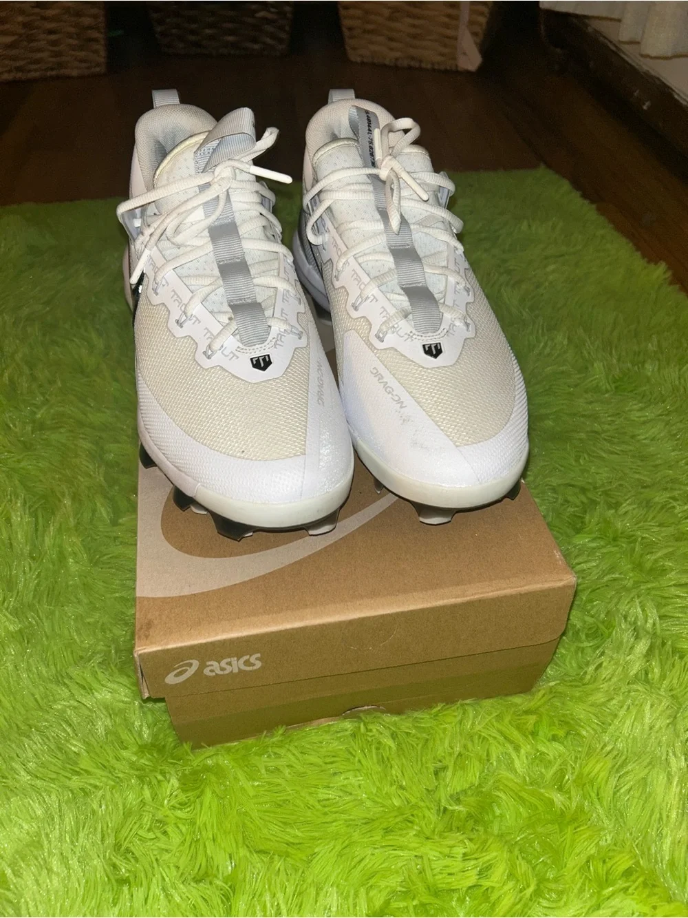 Nike Kids White and Black Baseball Cleats with Silver Accents